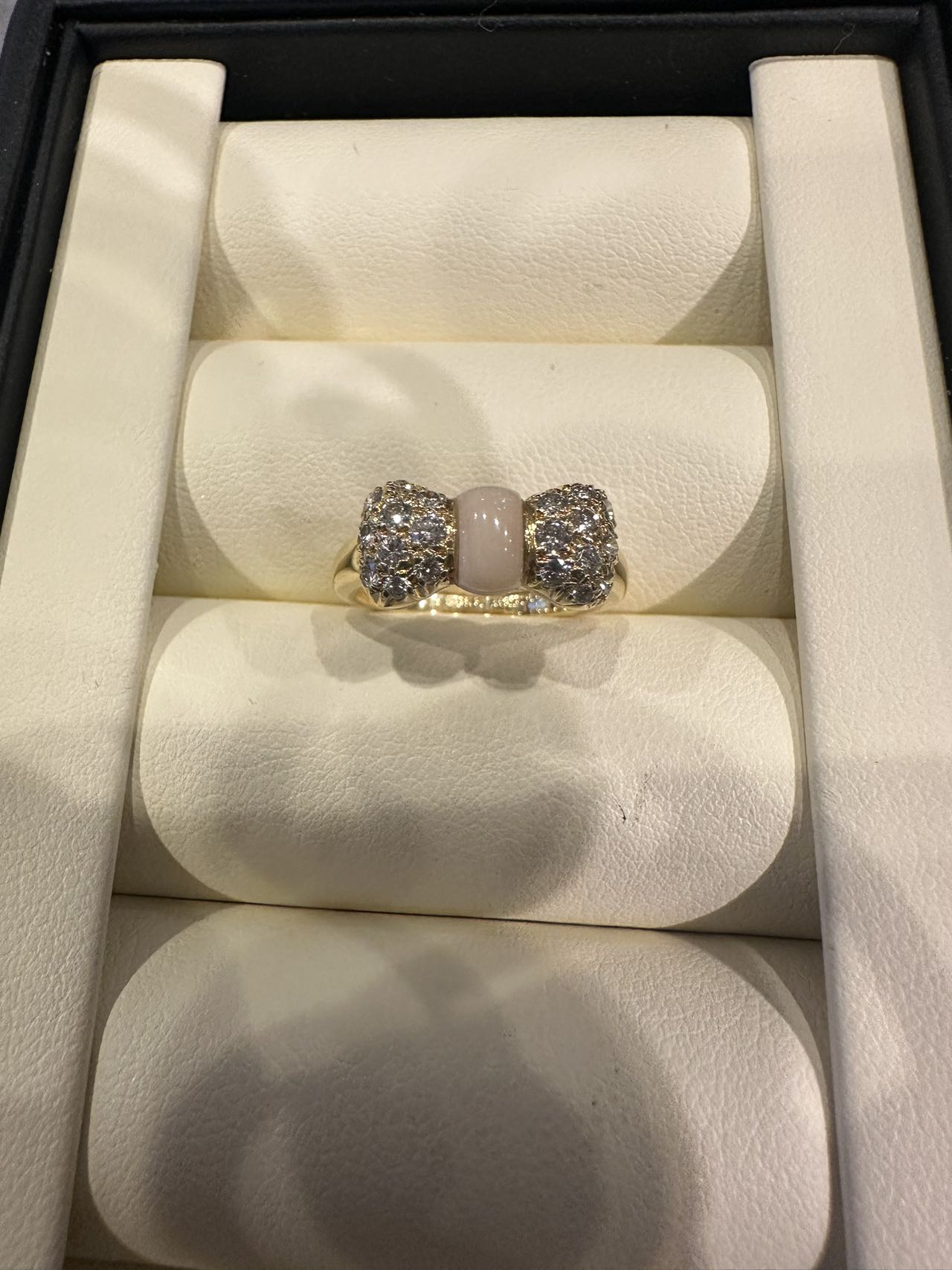ITNVTEX26B1Y ヴァンクリーフ&アーペルヌーパピヨンサンゴパヴェダイヤ0.39ct リングK18YG 8号 3.6g B56451