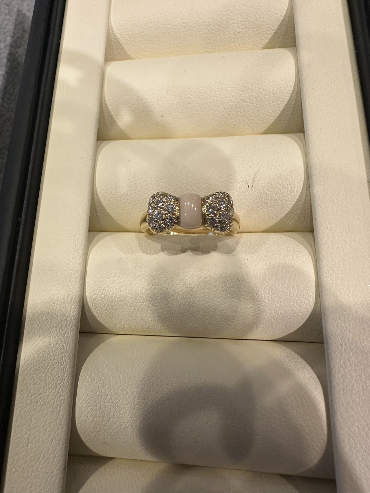 ITNVTEX26B1Y ヴァンクリーフ&アーペルヌーパピヨンサンゴパヴェダイヤ0.39ct リングK18YG 8号 3.6g B56451