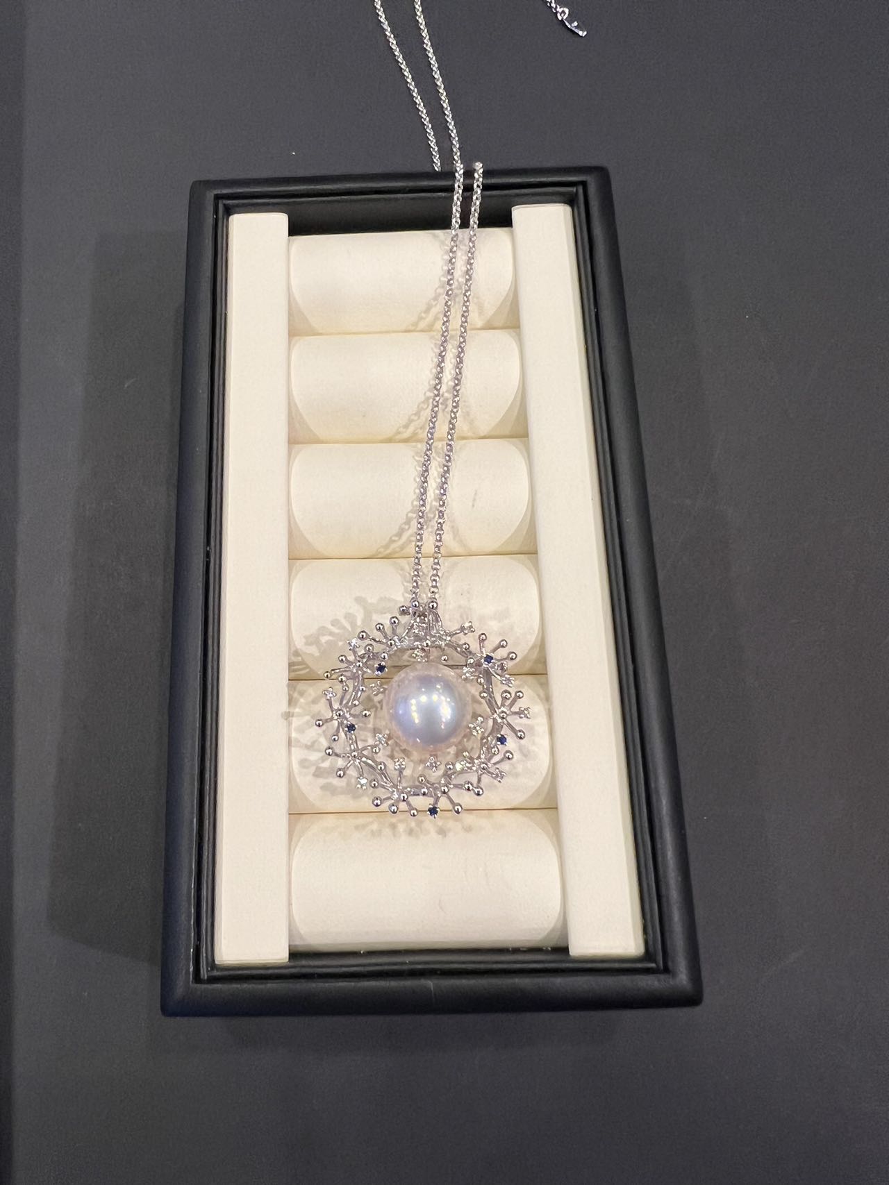 THFNCTZBEFC タサキマペーパール13.1m20ct サファイアネックレス/ブローチ K18WG