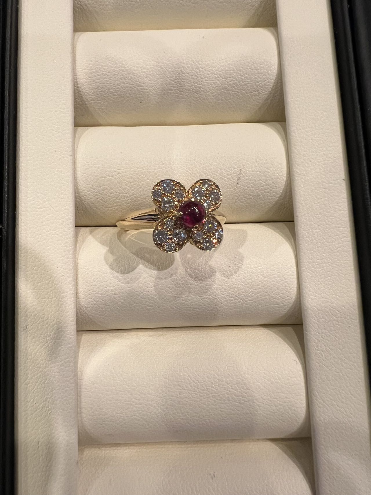 ITW11WRST21 ヴァンクリーフ&アーペルトレフル ルビー0.53ct ダイヤ0.46ct リング K18YG 12号 5.4g