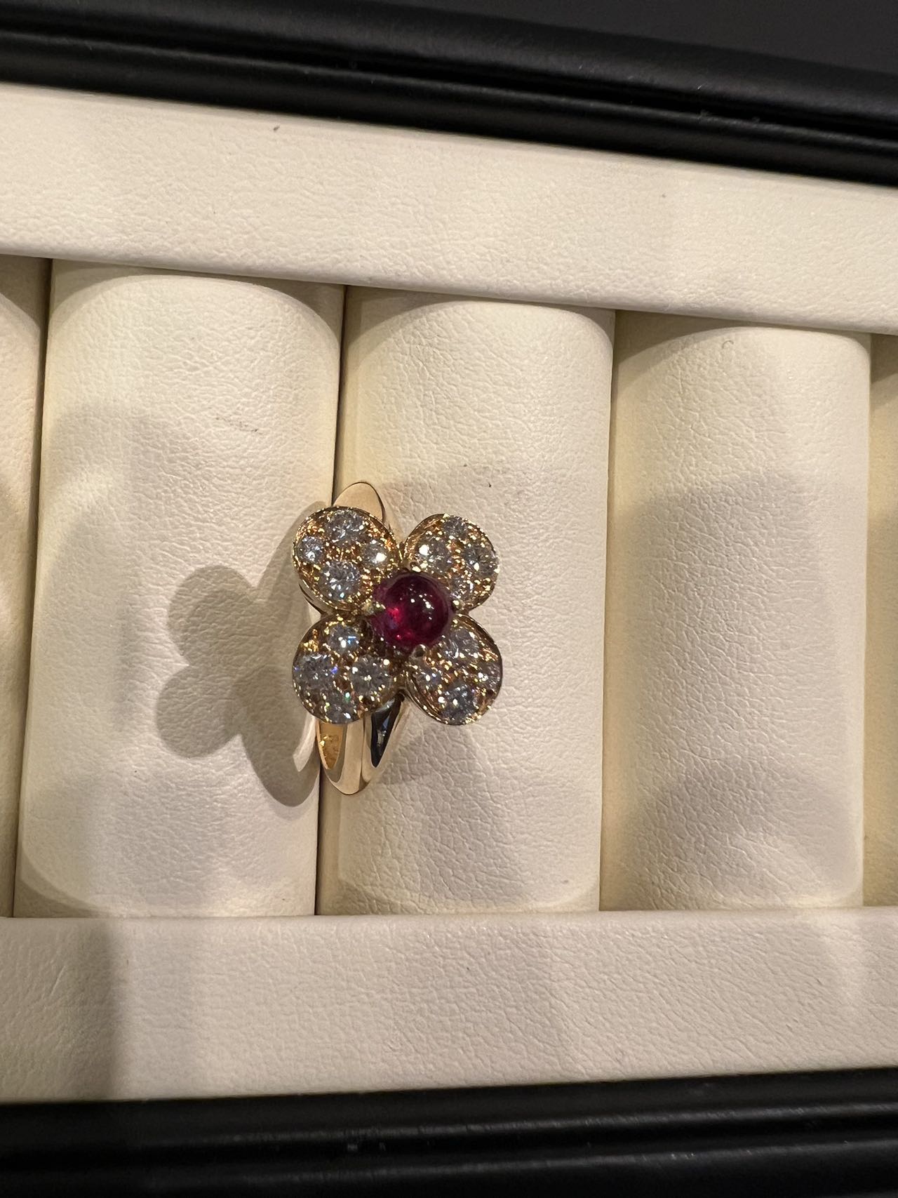 ITW11WRST21 ヴァンクリーフ&アーペルトレフル ルビー0.53ct ダイヤ0.46ct リング K18YG 12号 5.4g